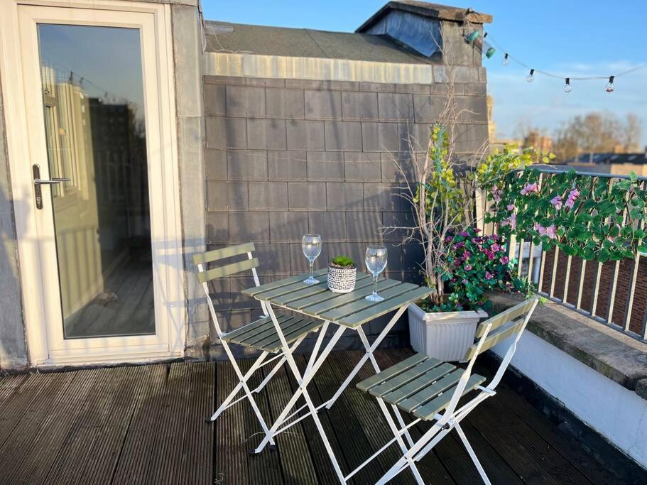 Modern With Stylish Terrace - Your London Oasis! Εξωτερικό φωτογραφία