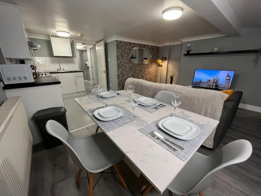 Modern With Stylish Terrace - Your London Oasis! Εξωτερικό φωτογραφία
